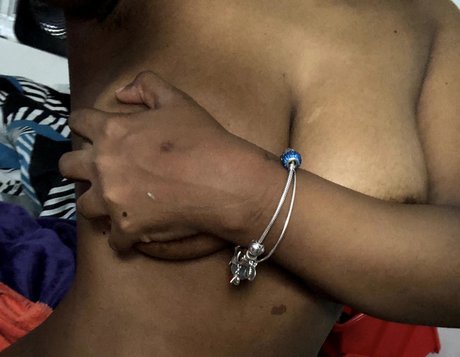 Naken läckt OnlyFans-bild av Nia