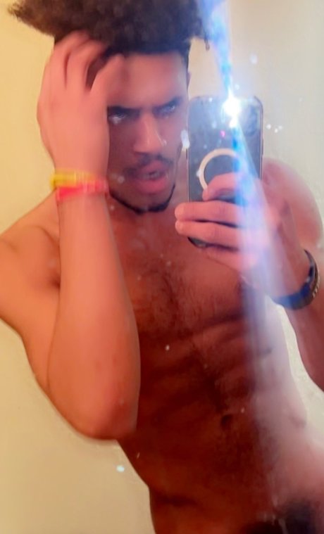 Naken läckt OnlyFans-bild av Neverseeafake