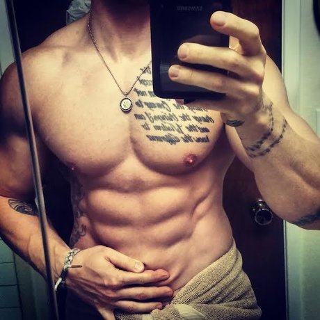 Обнаженная фотография утечки OnlyFans от Neutronic
