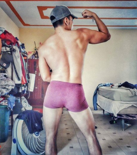 Naken läckt OnlyFans-bild av Angel Tacru