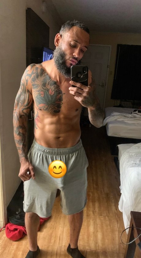 Naken läckt OnlyFans-bild av Cumtroke254
