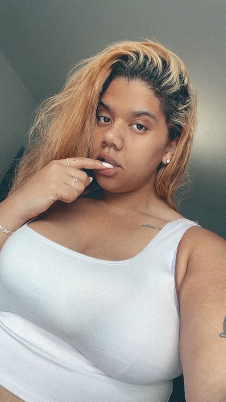 Naken läckt OnlyFans-bild av Bella Da Brat