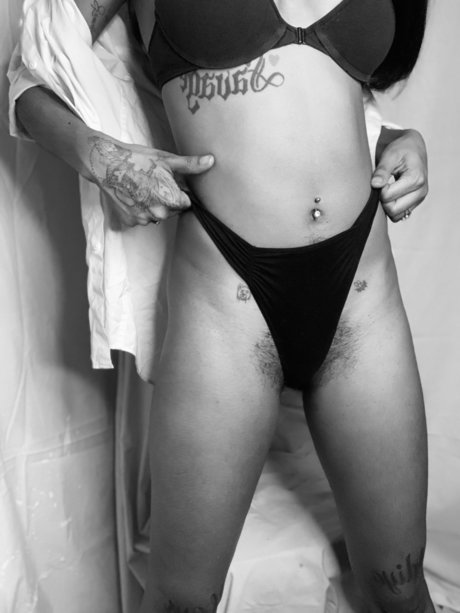 Alaston vuotanut OnlyFans-kuva X P