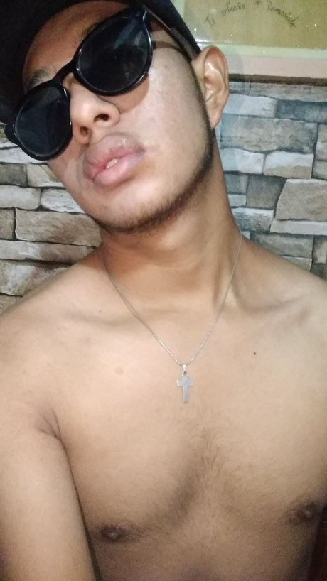 Naken läckt OnlyFans-bild av Levi Hatn