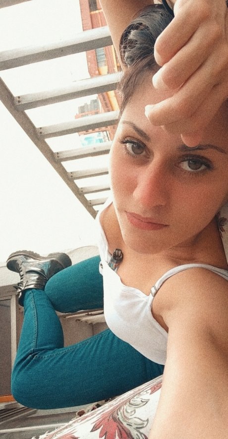 Обнаженная фотография утечки OnlyFans от Mnica Cadena