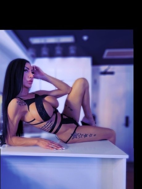 Обнаженная фотография утечки OnlyFans от Angiebugatti