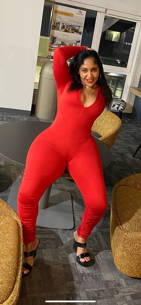 Naken läckt OnlyFans-bild av Exotic Dominican
