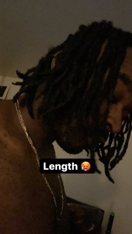 Naakte gelekte OnlyFans-foto van King Kakarot 