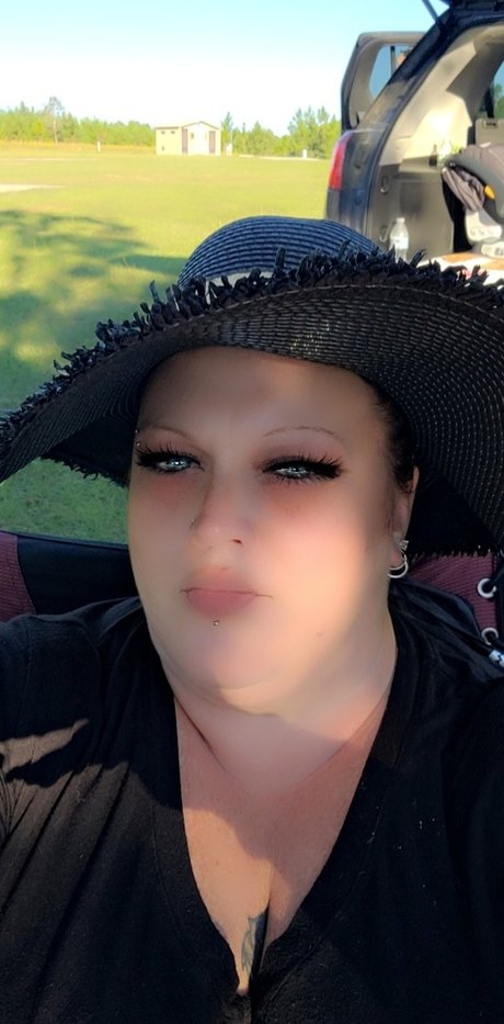 Alasti lekkinud OnlyFans-i pilt Brina