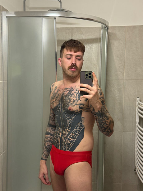 Alaston vuotanut OnlyFans-kuva Brad Noakes