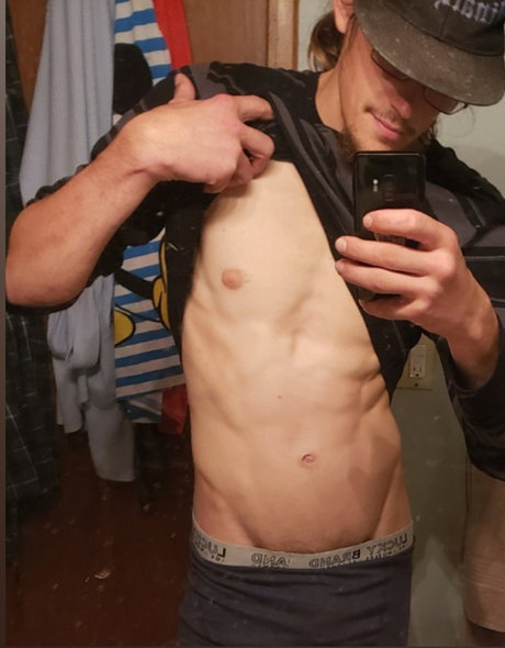 Alaston vuotanut OnlyFans-kuva Noah