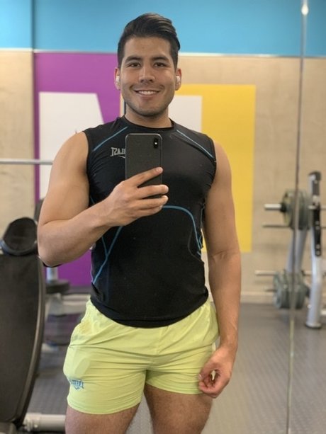Alasti lekkinud OnlyFans-i pilt Alex
