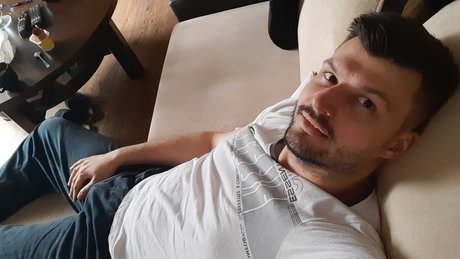 Alasti lekkinud OnlyFans-i pilt Matt