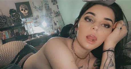 Naken läckt OnlyFans-bild av Bell