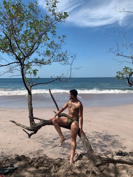 Foto di nudo di fuga di OnlyFans di Alex Montenegro
