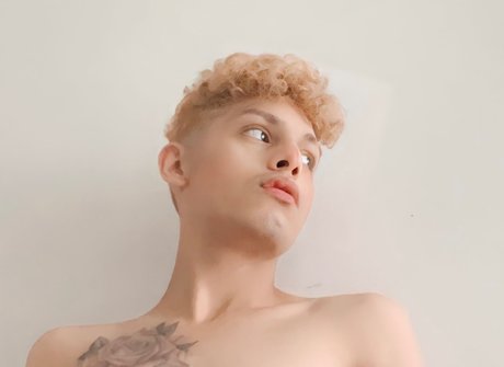 Nøgent lækket OnlyFans-billede af Aimer Lapollo