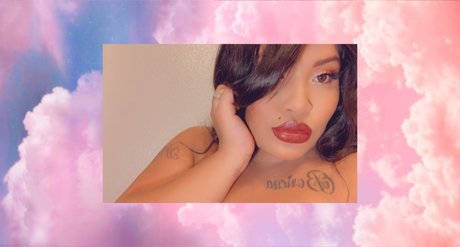 Naken läckt OnlyFans-bild av Pound Cake 