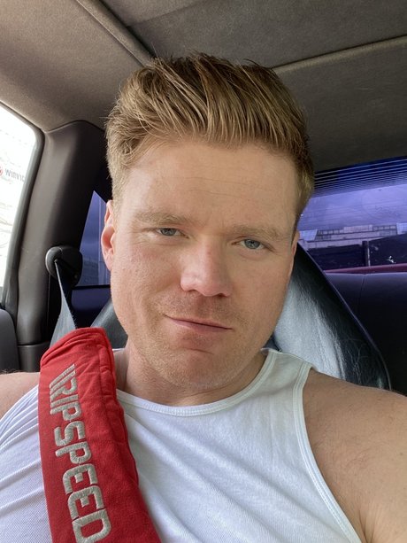 Naakte gelekte OnlyFans-foto van Alpha Male