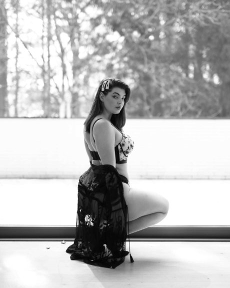 Nahá fotka uniklých OnlyFans od Galle Curvy Model