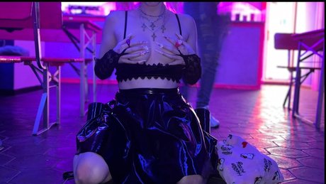 Naken läckt OnlyFans-bild av Airi