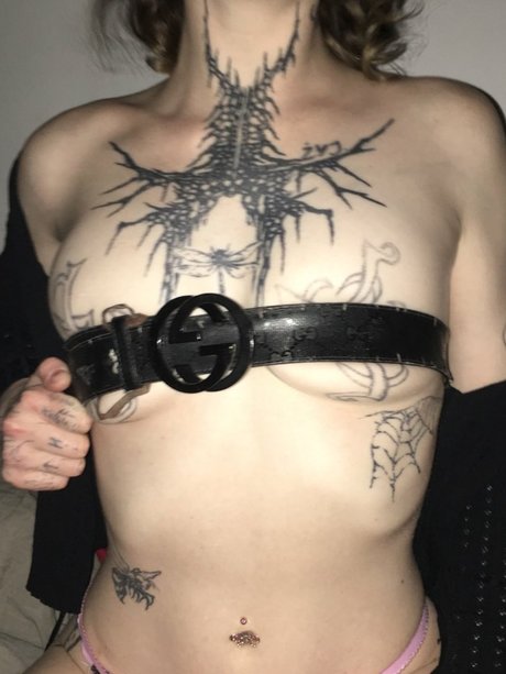 Naakte gelekte OnlyFans-foto van Ningrid