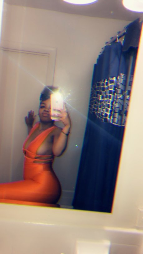 Naken läckt OnlyFans-bild av Nila Juicy