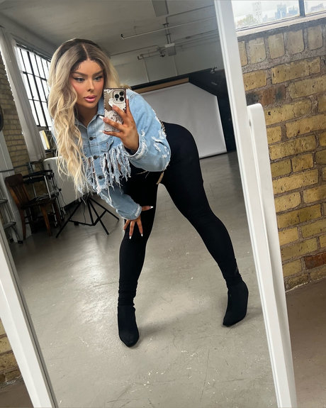 Naken läckt OnlyFans-bild av Barbie