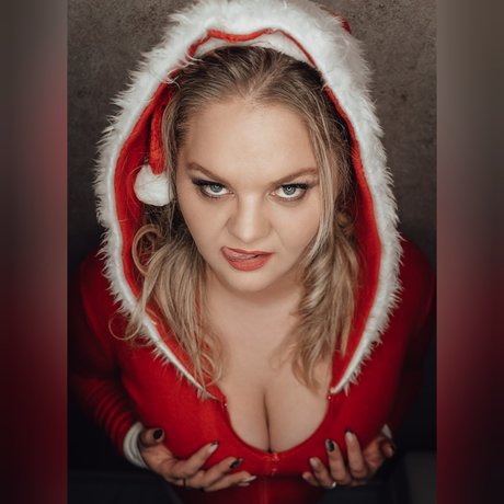 Creazycurvygirl