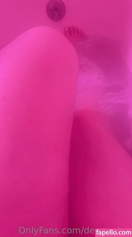 Naken läckt OnlyFans-bild av Dezzydoefree