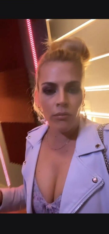 Nahá fotka uniklých OnlyFans od Busy Phillips