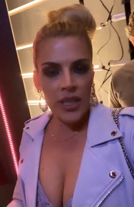 Nahá fotka uniklých OnlyFans od Busy Phillips