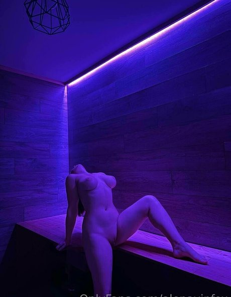 Обнаженная фотография утечки OnlyFans от Alenavipfox