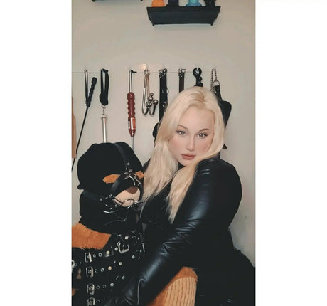 Nagie wyciekłe zdjęcie OnlyFans od Penrose