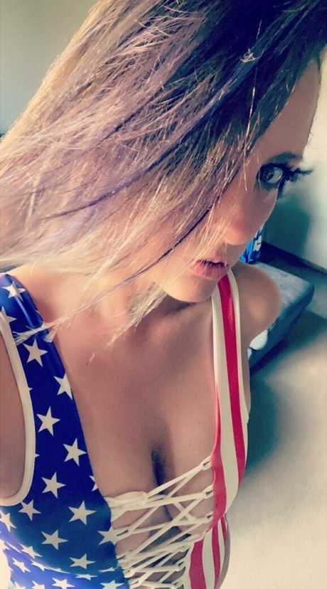 Naken lekkede OnlyFans-bilde av Retweetcuckold