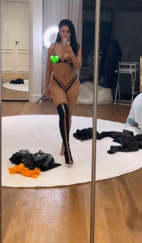Simone E Simaria