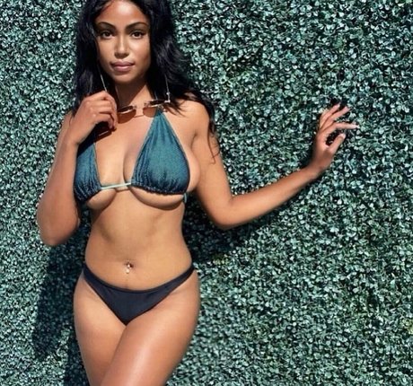 Nahá fotka uniklých OnlyFans od Sophia Cardinez