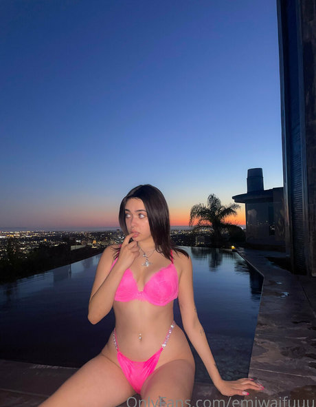 Naken lekkede OnlyFans-bilde av Emiserinaa