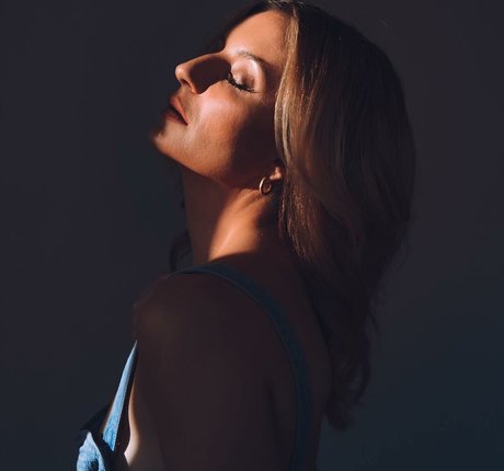 Foto nua vazada do OnlyFans de Anneliese Van Der Pol