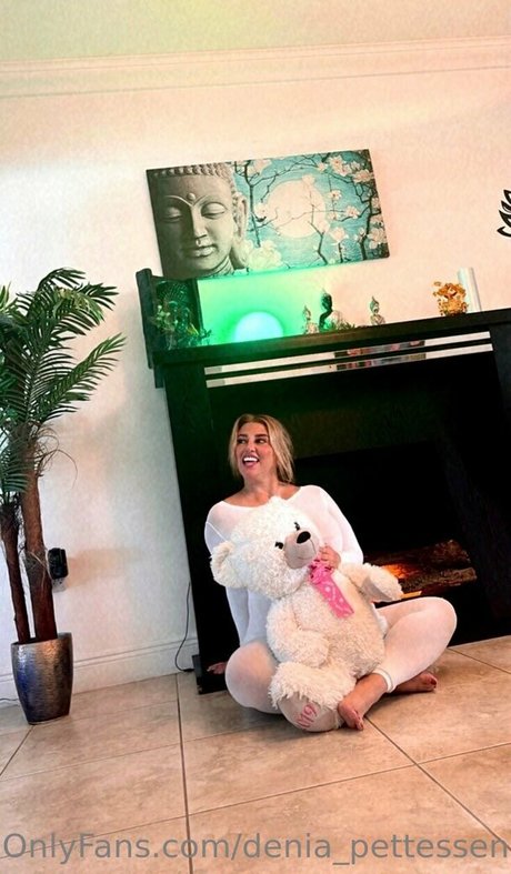 Deniapettessen OnlyFansリークヌード写真