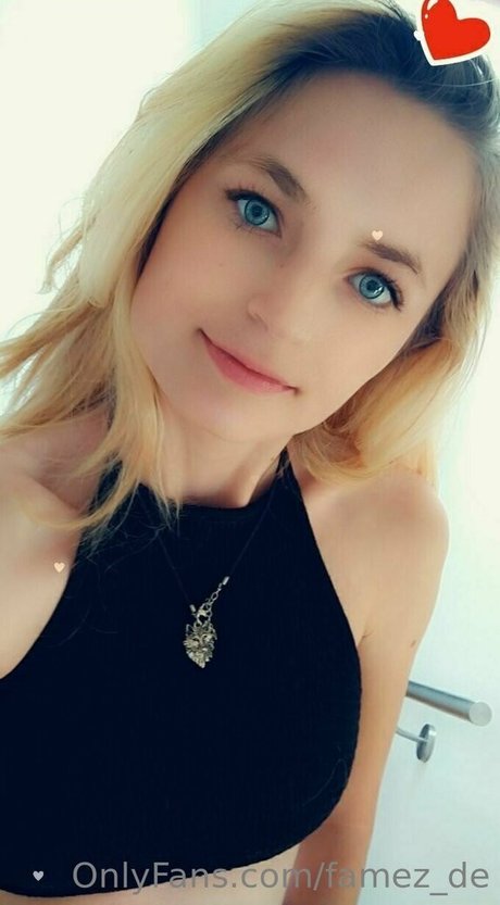 Nahá fotka uniklých OnlyFans od Famezde