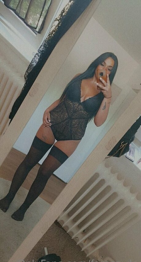 Nahá fotka uniklých OnlyFans od Famezde