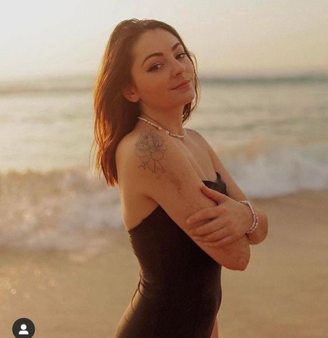 Naken lekkede OnlyFans-bilde av Roxane Asmr