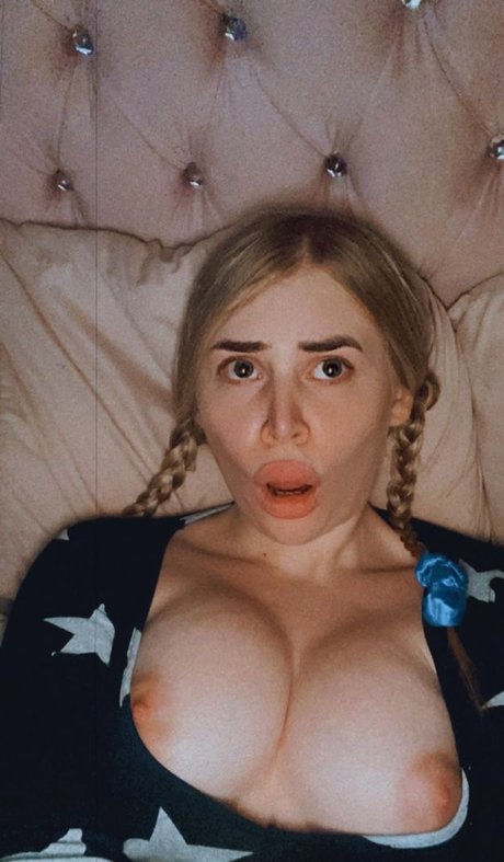 Naakte gelekte OnlyFans-foto van Latinmoniquexx