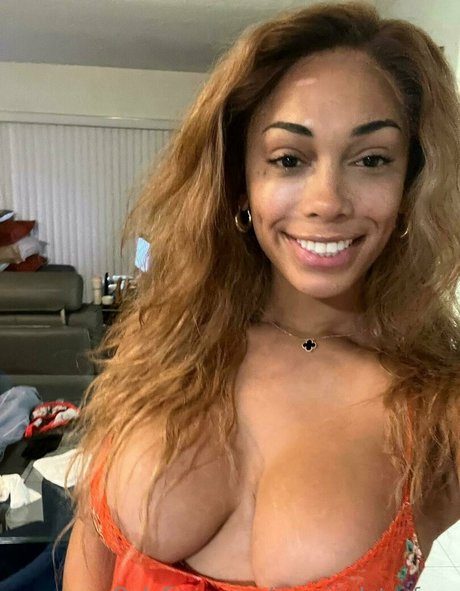 Nahá fotka uniklých OnlyFans od Jasminelotusfree
