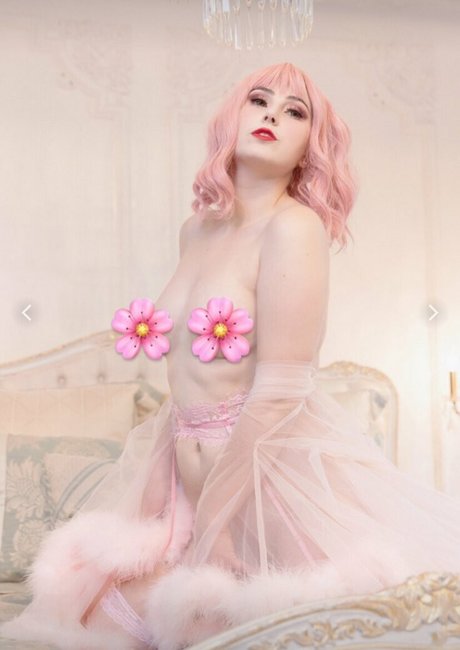 Nahá fotka uniklých OnlyFans od Littlelilylewds