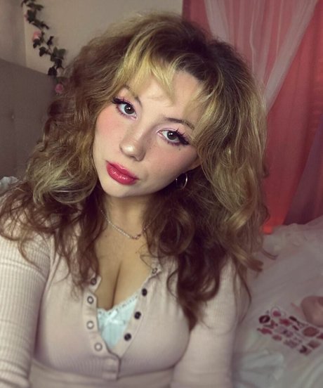 Nacktes geleaktes OnlyFans-Foto von Kendi Ken Asmr