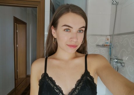 Naken läckt OnlyFans-bild av Heychellyhey