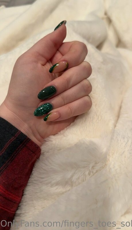 Nahá fotka uniklých OnlyFans od Fingerstoessolesfree