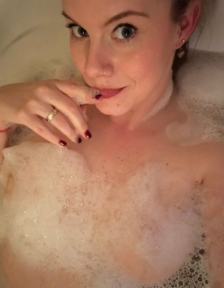 Vanessa_obsequious