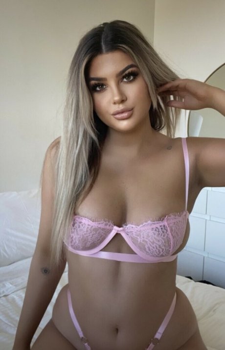 Alasti lekkinud OnlyFans-i pilt Cass Sersemis